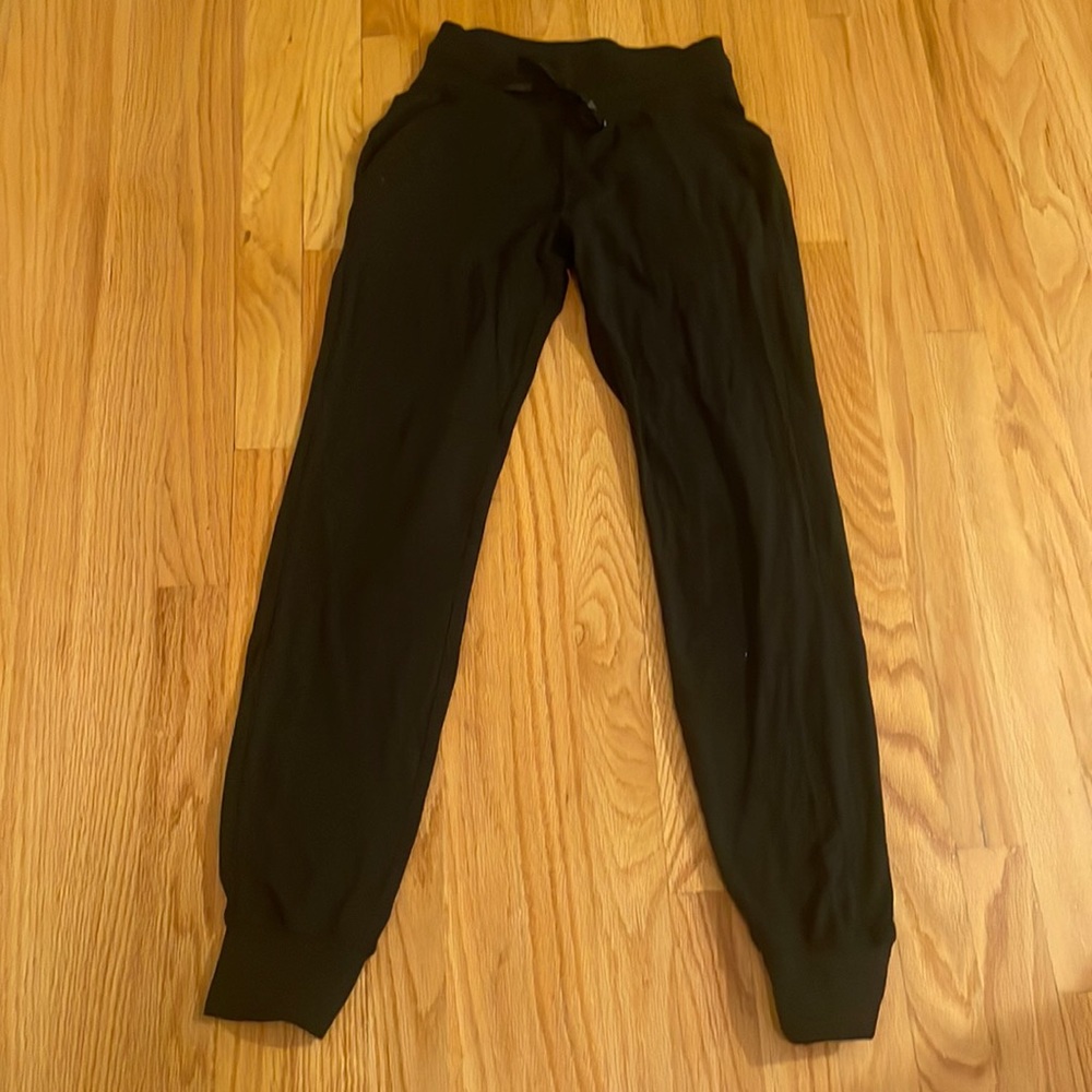 Lululemon size 2 black joggers